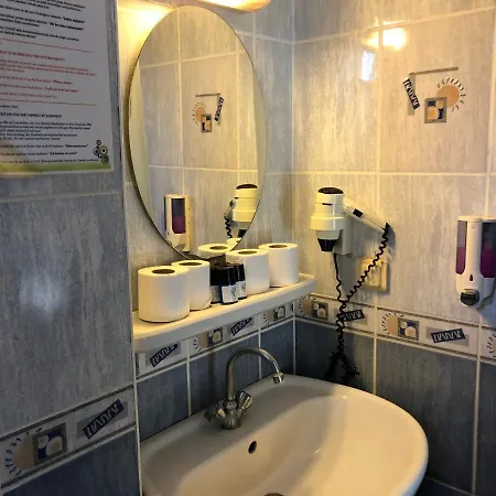 鲁纳酒店 2*