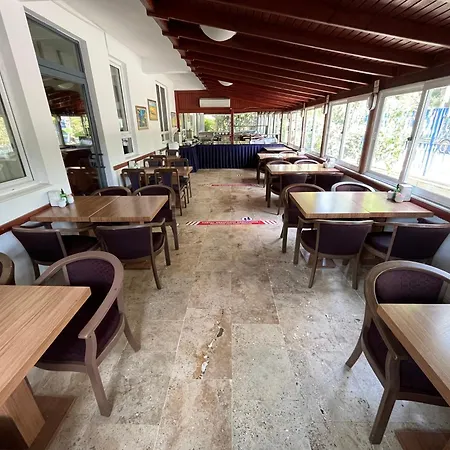 鲁纳酒店 酒店
